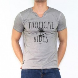 T-shirt manche courte col V...